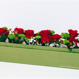Für Ihren Wellnessgarten - Rote Rosen mit Begleitung