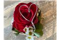 Rose mit Stahlherz in der Baumschule Graz - Kleine Blumenbox Lieboch Rote Rose mit einem Herz aus Stahl!       Blumenbox Lieboch Abmessungen ca.7x 7cm  Abbildung ähnilch je nach Verfügbarkeit und Jahreszeit.