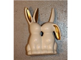 Hasen Pärchen, weiß mit goldenen Ohren in der Baumschule Graz -   Zwei Hasen in weiß mit goldenen Ohren aus Keramik, 9 cm hoch